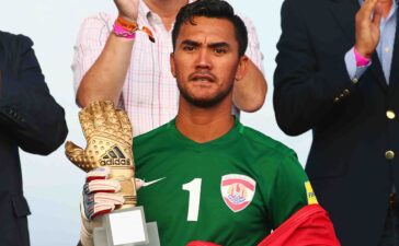 ESPINHO, PORTUGAL - JULY 19: Goalkeeper Jonathan Torohia of Tahiti, winner of the adidas Golden Glove, poses after the FIFA Beach Soccer World Cup Portugal 2015 Final between Tahiti and Portugal at Espinho Stadium on July 19, 2021 in Espinho, Portugal.  (Photo by Alex Grimm - FIFA/FIFA via Getty Images)